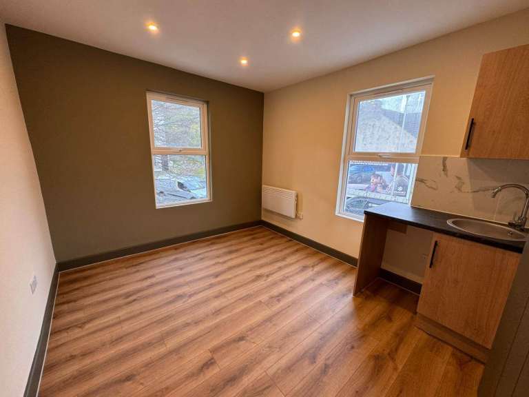 Studios Available in Caterham - Suitable for DSS