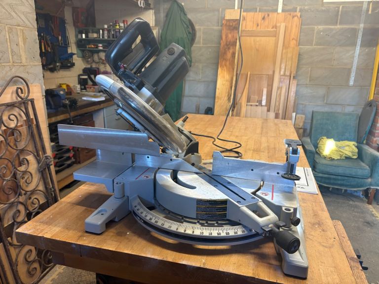 Delta 12 inch (305mm) Compound Mitre Saw Model 36-255