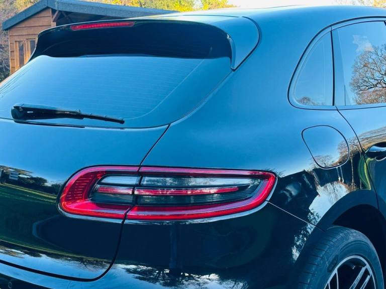 2018 Porsche Macan 2.0T SUV 5dr Petrol PDK 4WD Euro 6 (s/s) (252 ps) ESTATE Petrol Automatic