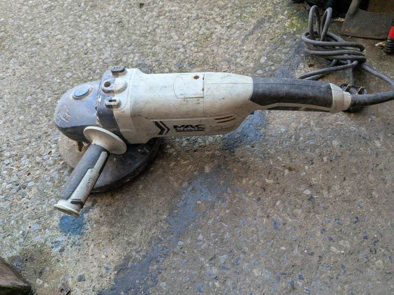 MAC ALLISTER 240V 2000W 9 INCH GRINDER ANGLE GRINDER IN GOOD WORKING ORDER + CAN BE SHOWN