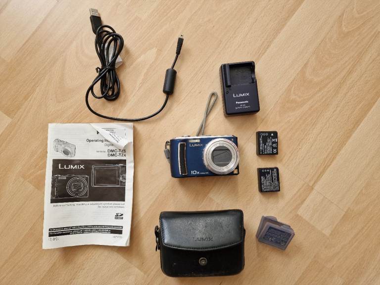 Panasonic LUMIX DMC-TZ5 10x Zoom with Charger, Case, Transfer Lead, Manual etc