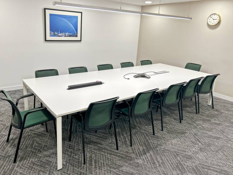 Manchester - M1 4DZ \ Large Office for Rent Customisable for 10 Desks