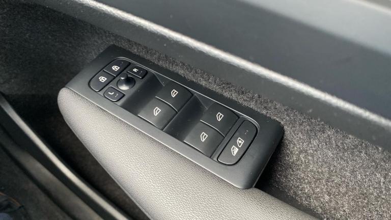 2024 Volvo XC40 2.0 B3 MHEV Ultimate SUV 5dr Petrol Hybrid DCT Auto Euro 6 (s/s) (163 ps) ESTATE ...