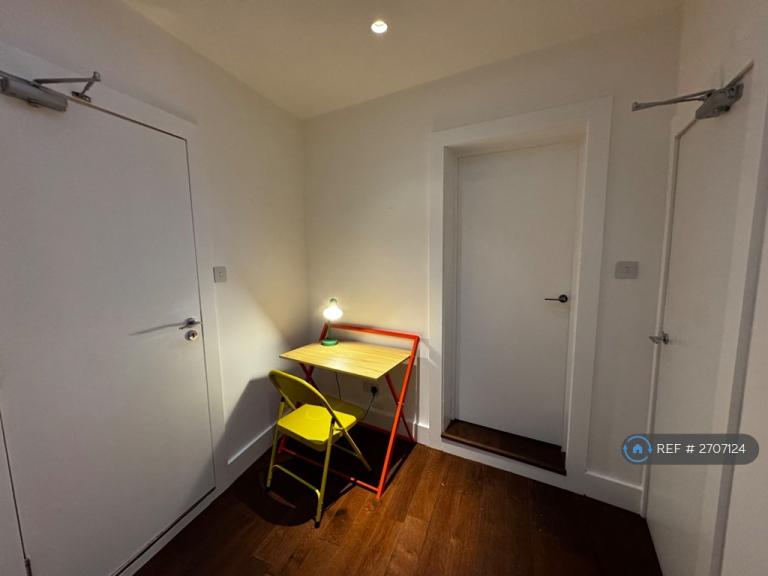 2 bedroom flat in Grange Road, London, SE1 (2 bed) (#2707124)