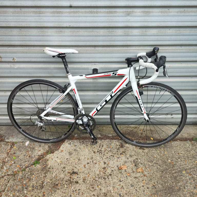 GT Road Bike – White, Good Condition