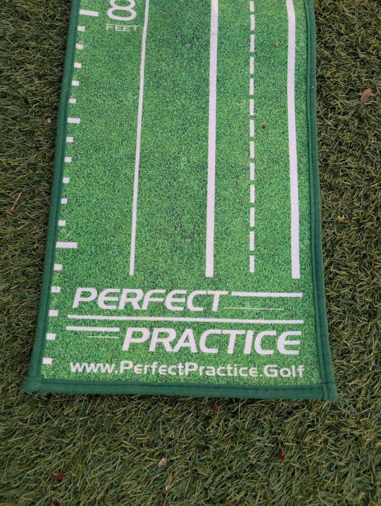 Golf putting mat