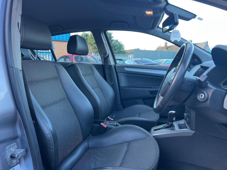 2006 Vauxhall Astra 1.8i 16V Design 5dr Auto HATCHBACK PETROL Automatic