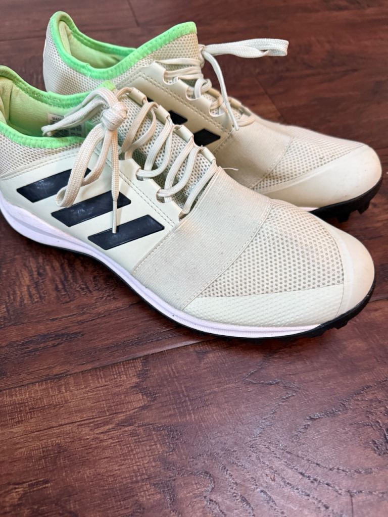 Ladies hockey shoes 