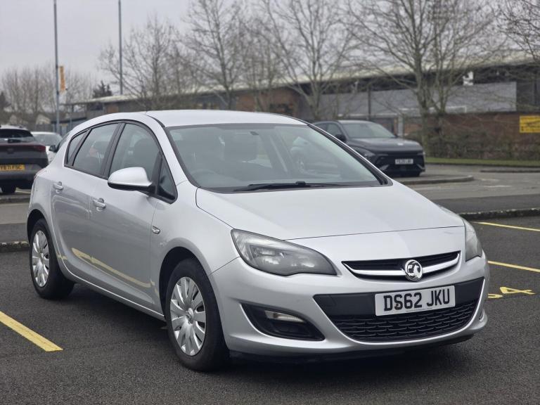 2012 Vauxhall Astra 1.6i 16V Exclusiv 5dr HATCHBACK PETROL Manual
