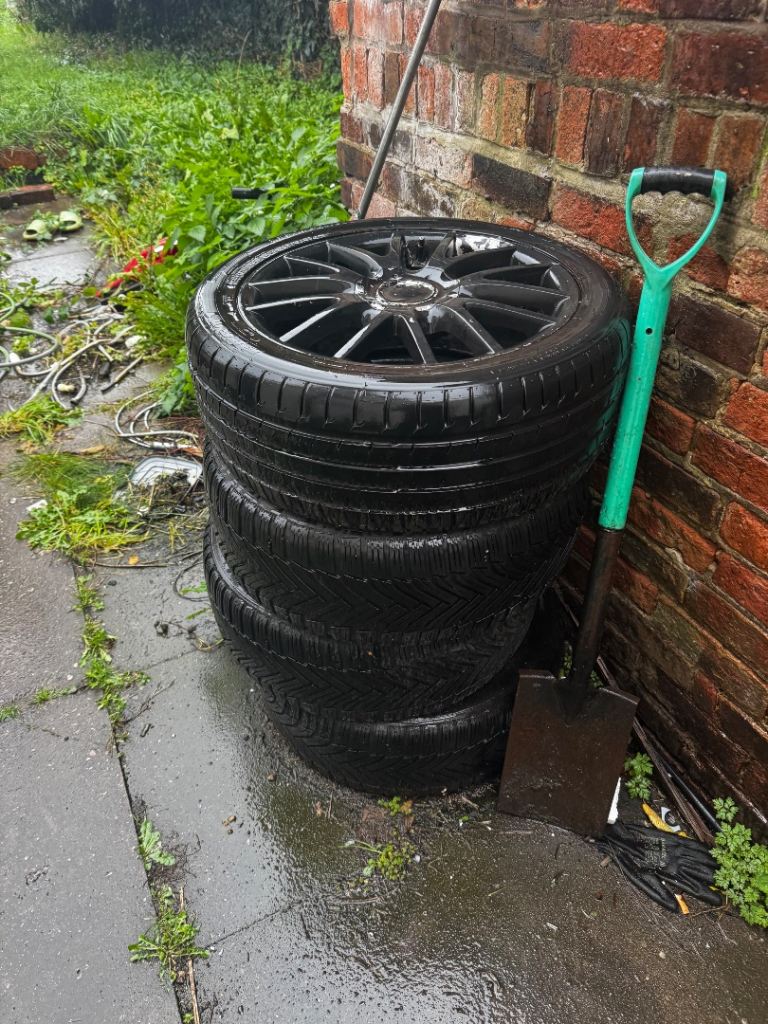 Gloss Black Alloy Wheels & Tyres (Set of 4) – Quick Sale