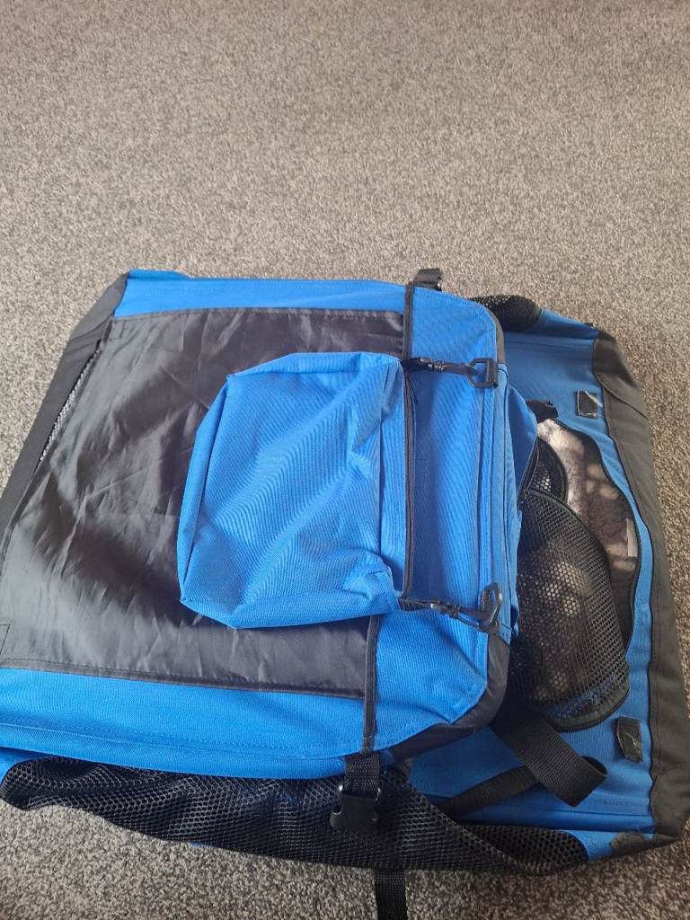 Large pet carrier 