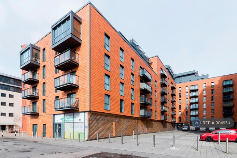 1 bedroom flat in Railway Terrace, Slough, SL2 (1 bed) (#3049511)