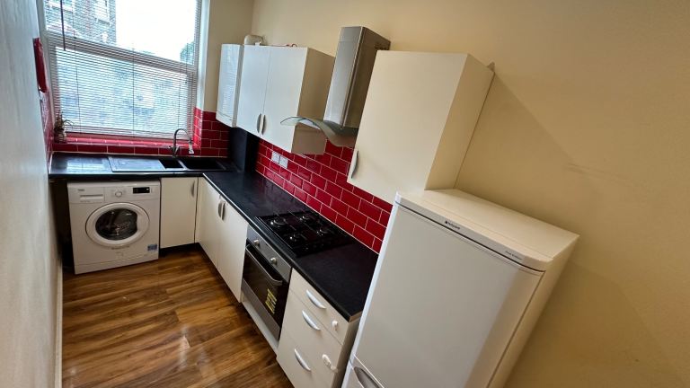 2 bedroom flat in Leyton 5mins from Leyton station