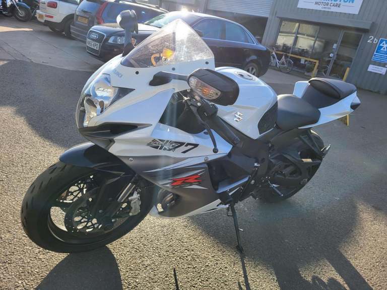 2015 15 SUZUKI GSXR 600 L5 SUPER SPORTS GSXR600 WHITE HPI CLEAR NEW MOT