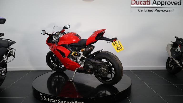 DUCATI PANIGALE V2 - 2021 - 13900 MILES