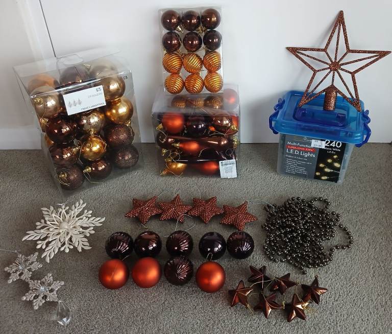 90 Christmas Tree Baubles & SnowTime 240 LED Christmas Lights – As Good As New