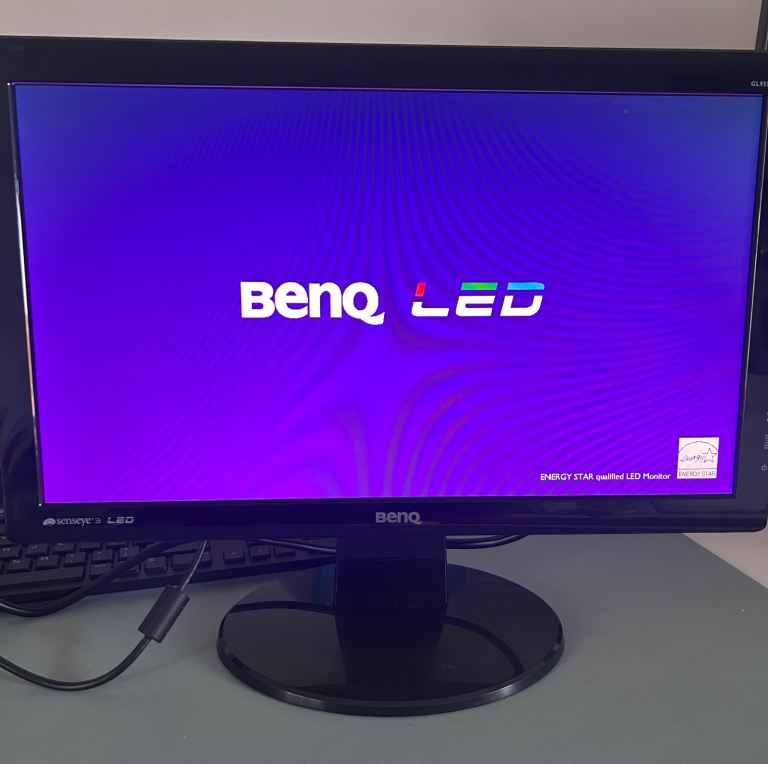 19” LED VGA monitor
