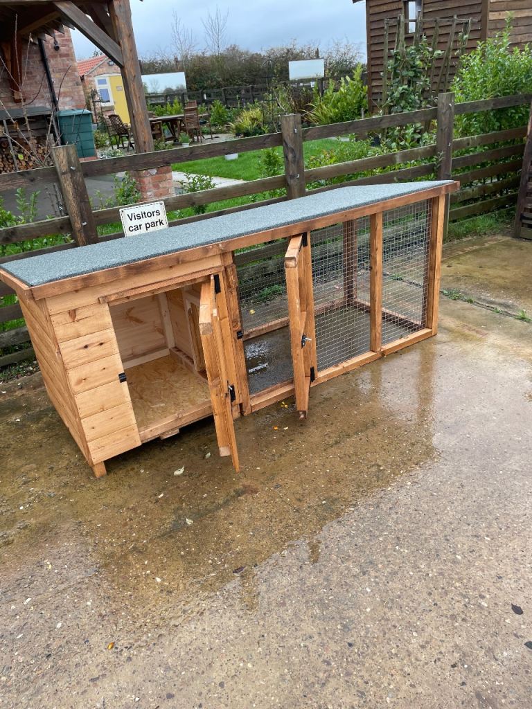 Dog kennel with run
