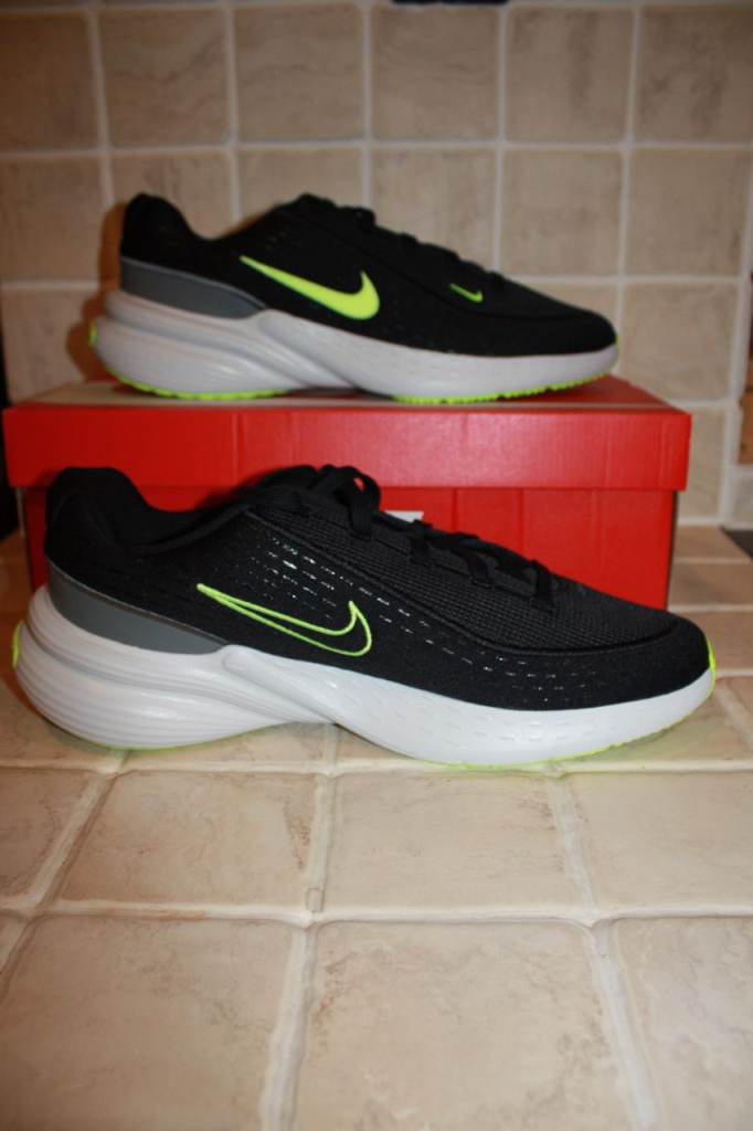 Nike Uplift SC in Black/Volt Glow/Pure Platinum Colourway - Size UK 12 *NEW*