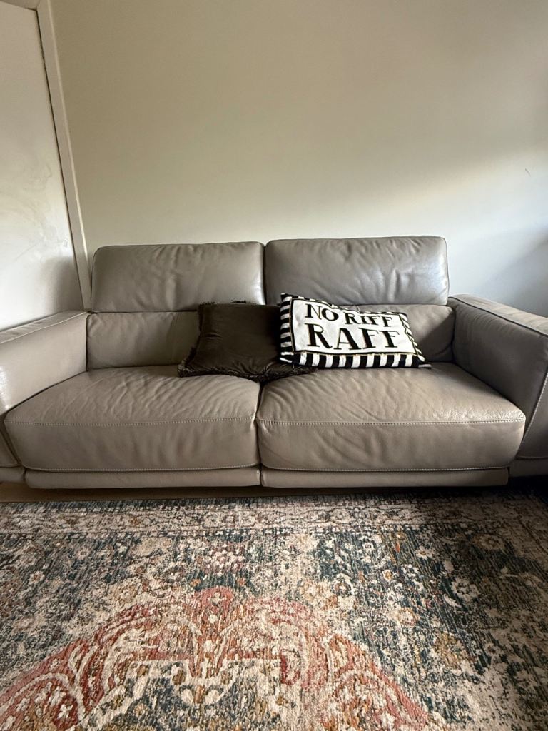 Leather recliner sofa 