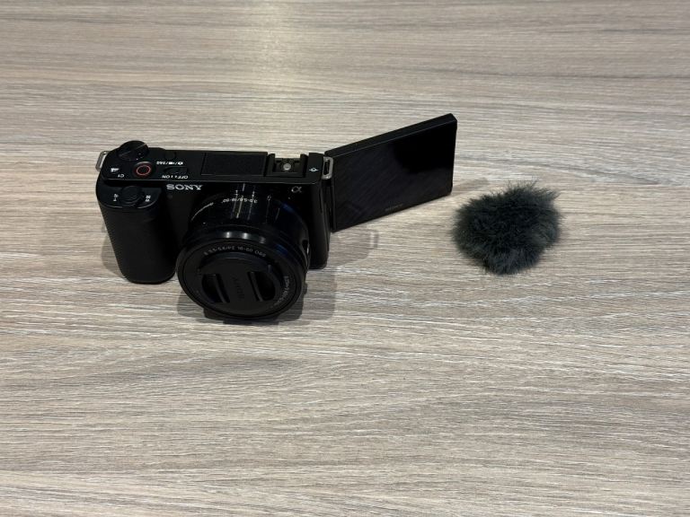 Sony ZV-E10L Mirrorless Vlog Camera with 16-50mm Lens