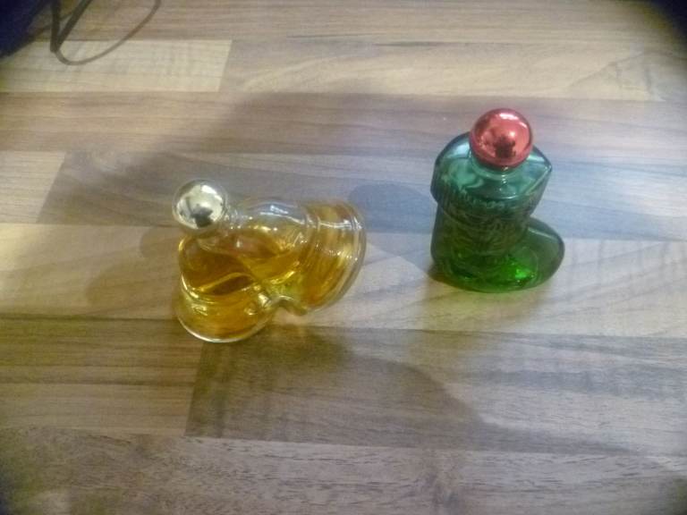 Avon Christmas Perfume Vintage Avon Bells Stocking Dog Champion plug Clown Chess sets 