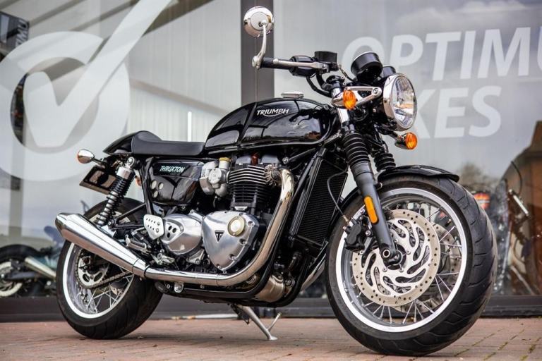 Triumph Thruxton LOW MILES ! EXTRAS ! STUNNING