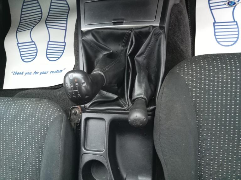 MITSUBISHI L200 2.5 DI-D Trojan Black Manual Diesel 2011