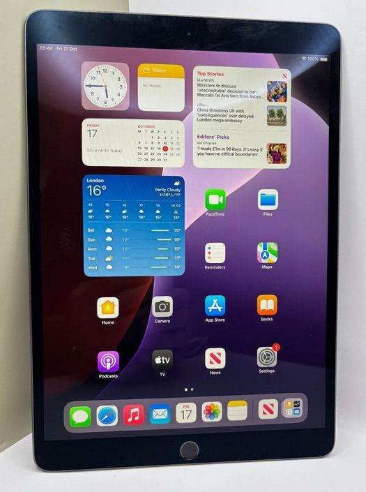 Apple iPad WiFi Space Grey - Boxed And Charger