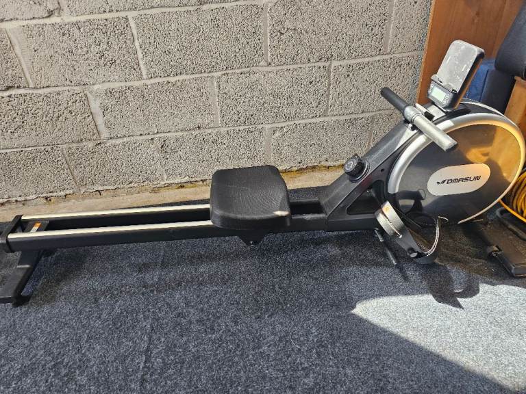 Rowing machine 