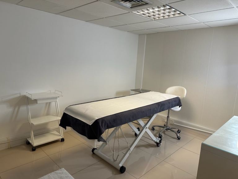 Available beauty room and hairdresser chair.