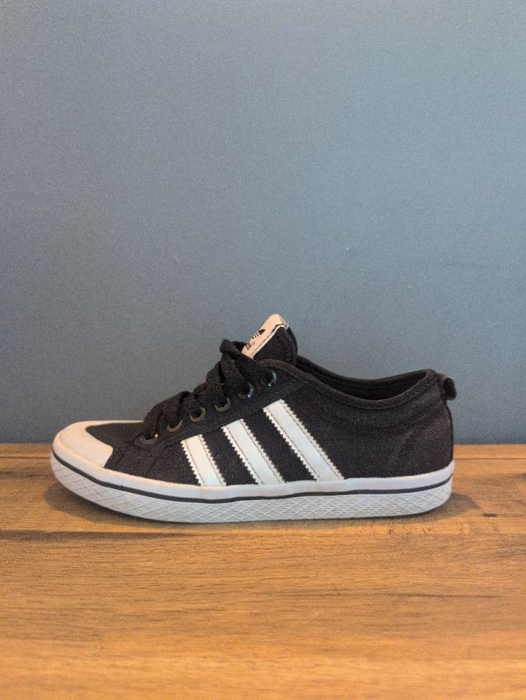 Adidas trainers size 4