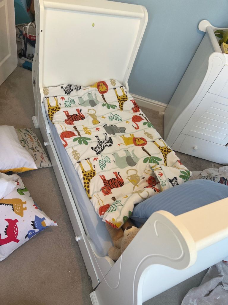 Tutti Banbini- bed and change, draws, chest