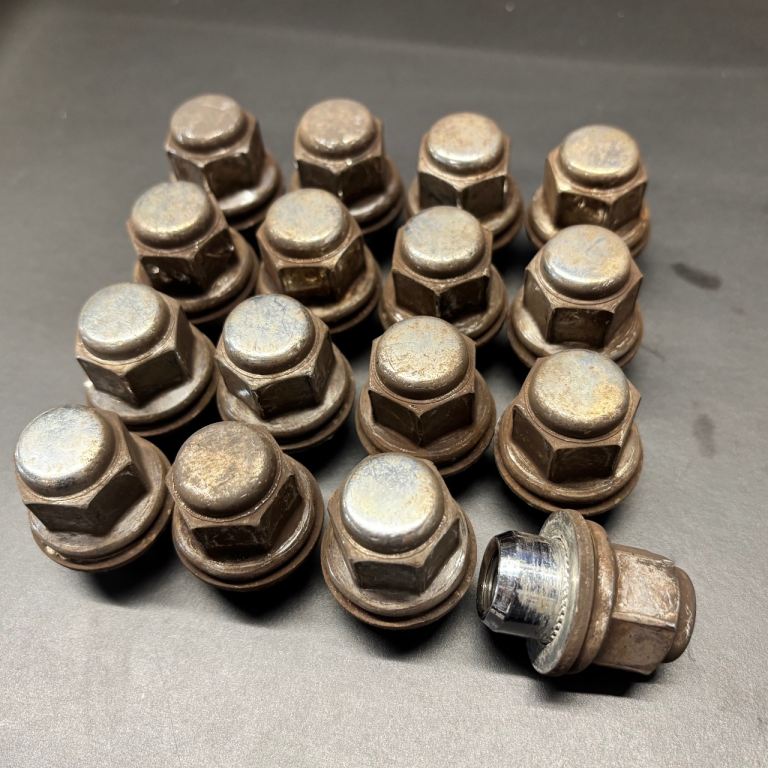 16 used original Toyota Lexus wheel nuts