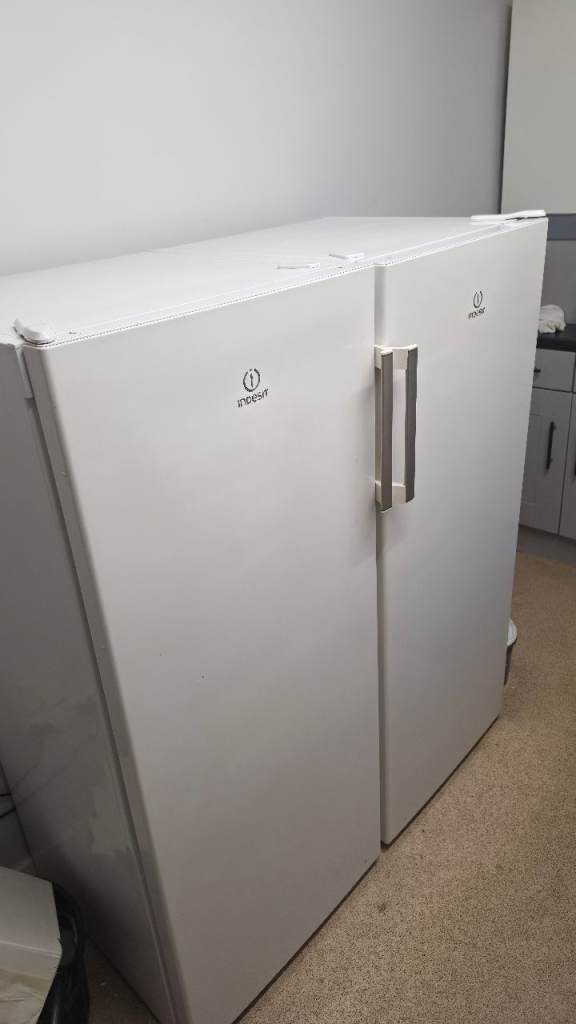 *final price reduction* Indesit freestanding Fridge and Freezer 