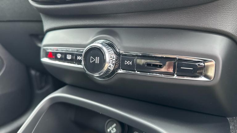 2025 Volvo XC40 2.0 B4P Plus Dark 5dr Auto Petrol Estate Estate Petrol Automatic