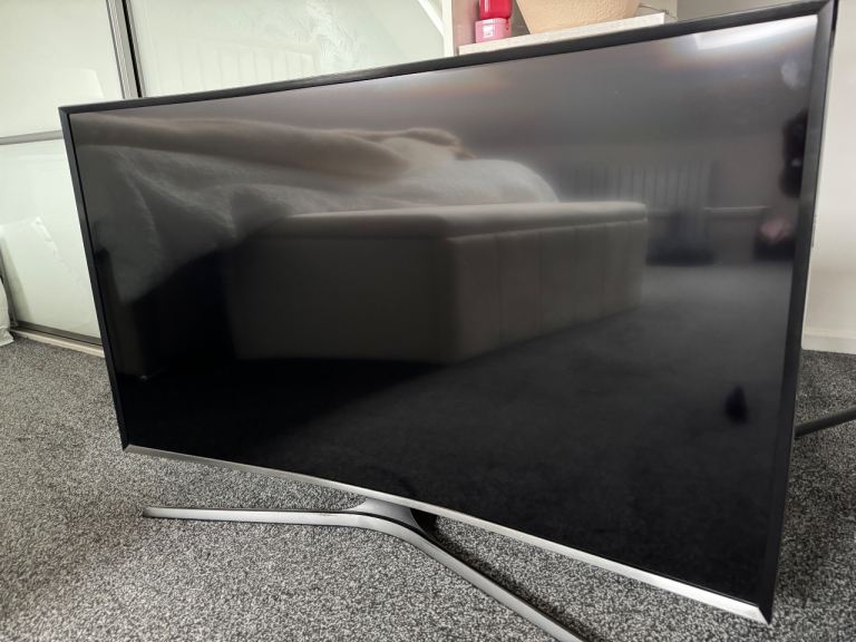 Samsung 48-inch Curved LED Smart TV - Full HD, Good Condition