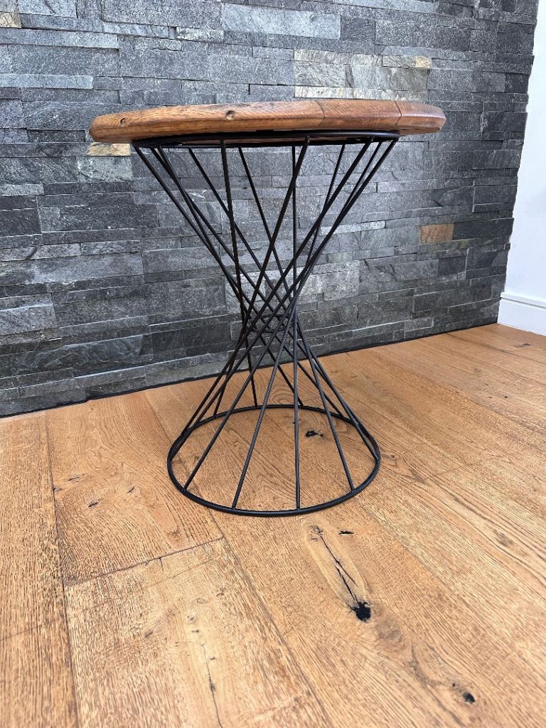 Modern Wireframe Side Table with Wooden Top – 40 cm Diameter