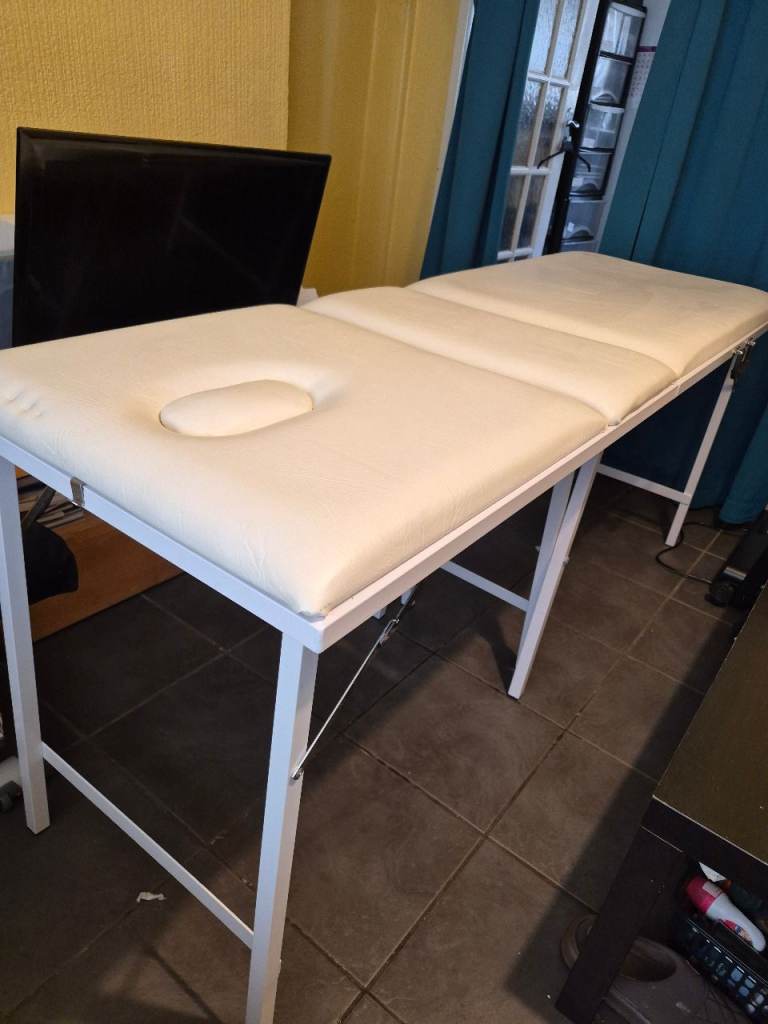 Massage bed