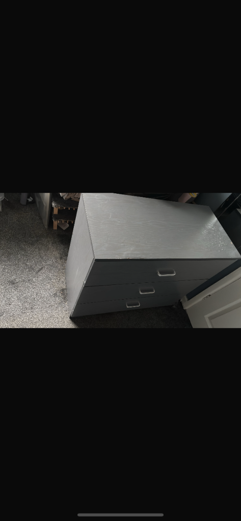 Grey chest of drawers