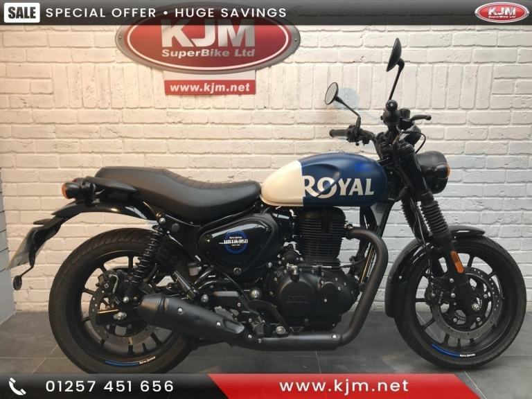 ROYAL ENFIELD HUNTER 350, 2023/73, JUST 2698 MILES IN BLUE AND WHITE
