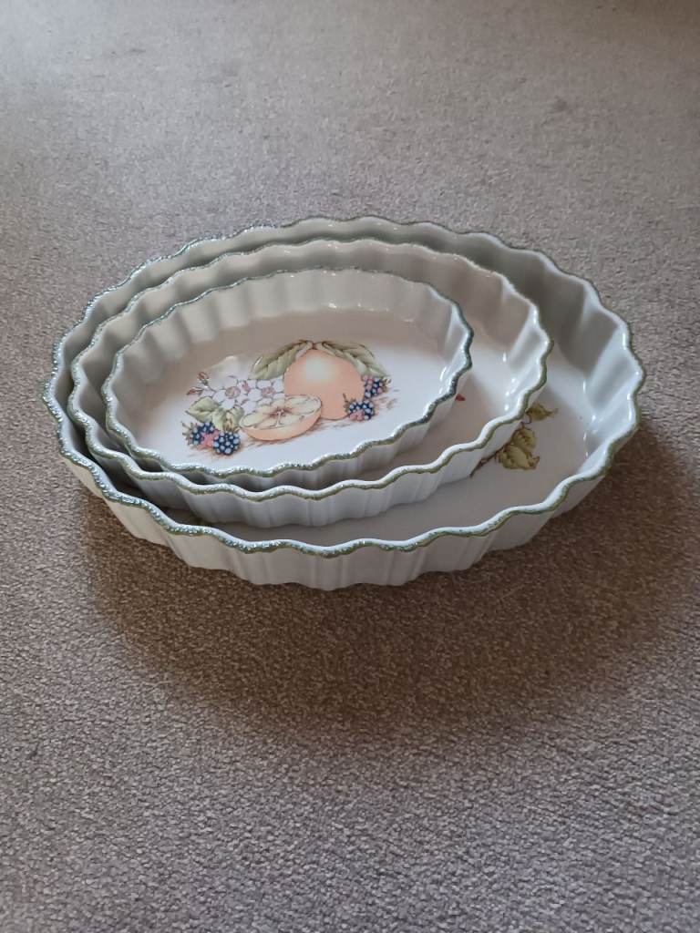 Set of 3 Ceramic Fluted Baking Dishes – Good Condition