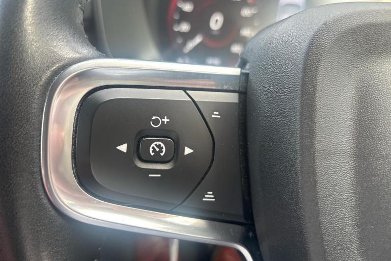  Volvo Xc40 2.0 B4 Mhev Inscription Pro Suv 5dr Petrol Hybrid Auto Euro 6 s/s