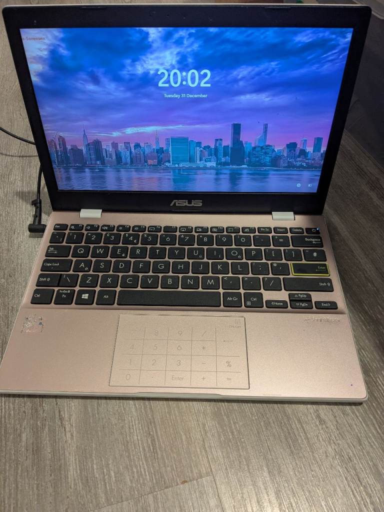 ASUS E210MA pink laptop 11.6 inch screen 