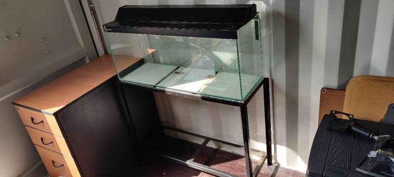 Large Clear-Seal Fish Tank with Metal Stand - 3ft x 1ft with Lid