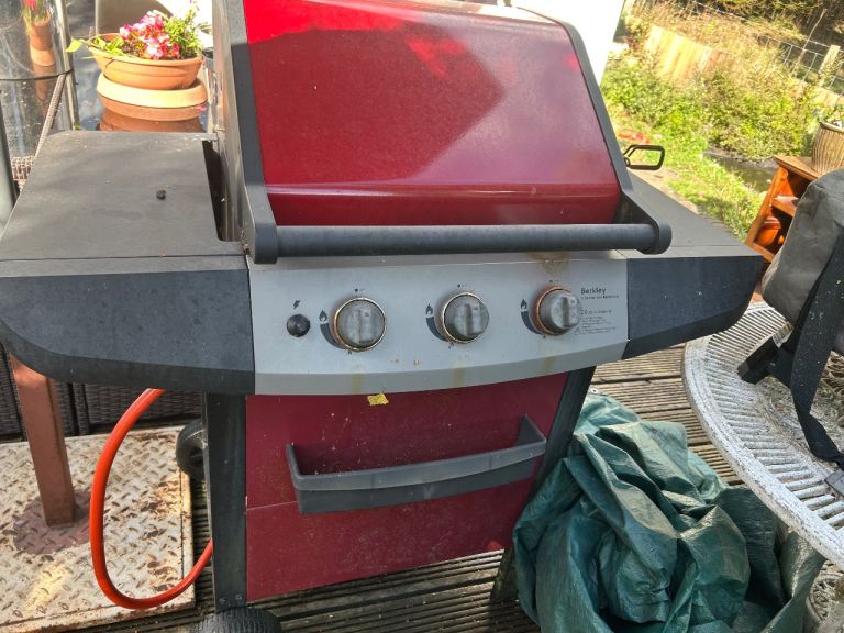 B & Q Gas Barbecue