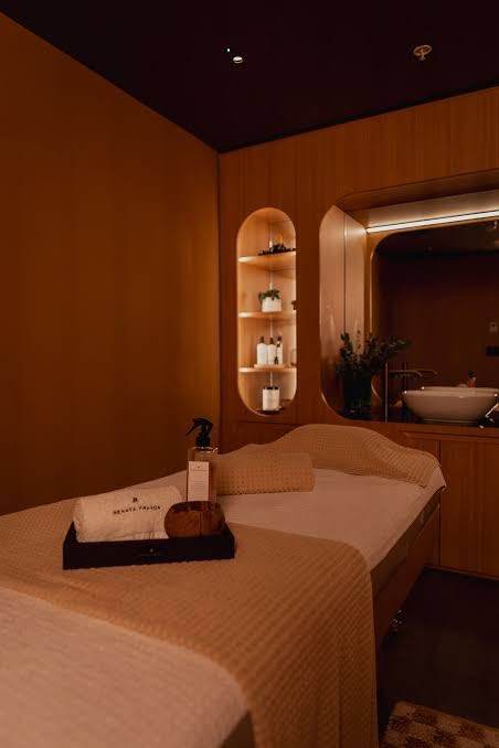 Relaxation, Deep Tissue & Swedish Massage 