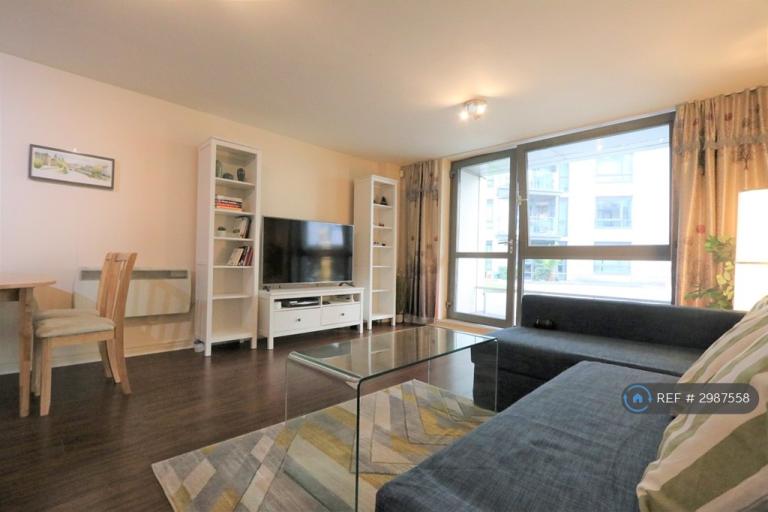 2 bedroom flat in Centenary Plaza, Birmingham, B1 (2 bed) (#2987558)