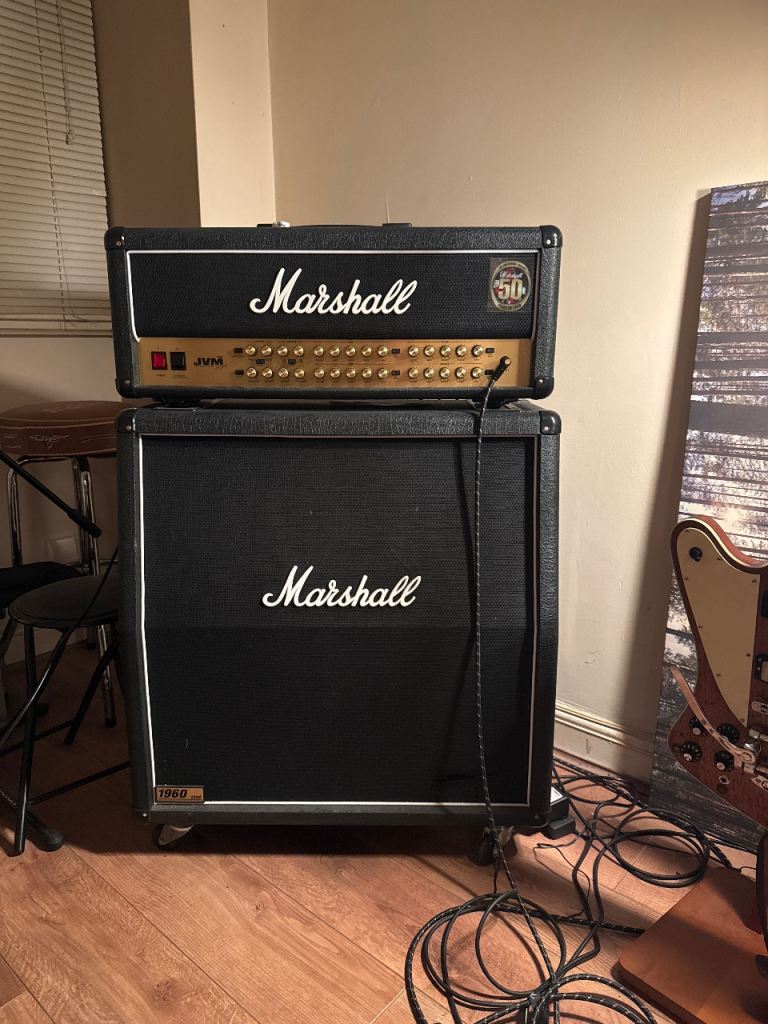 Marshall JVM410H (100w) guitar amplifier with 1960 lead cabinet