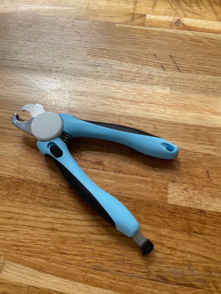 Dog nail clippers